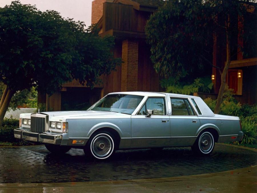  Lincoln Town Car 1985 года  (фото 6 из 16)